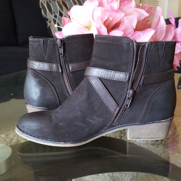 Dark brown scrappy gold buckle ankle booties boots - Picture 2 of 6